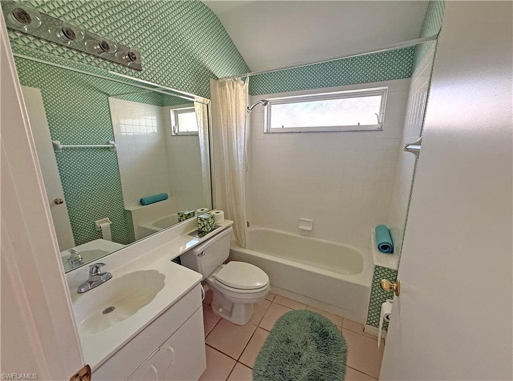 1279 Naples Lake Dr, Naples, FL 34104-20