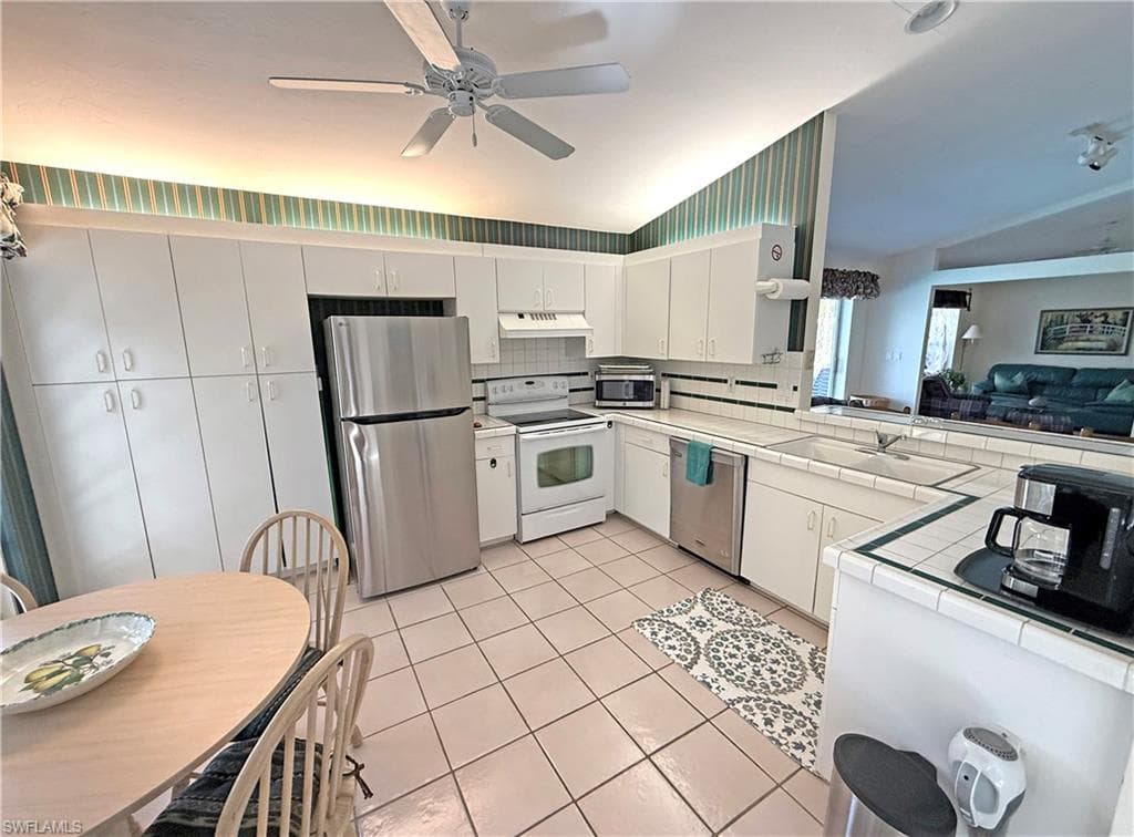 1279 Naples Lake Dr, Naples, FL 34104-24