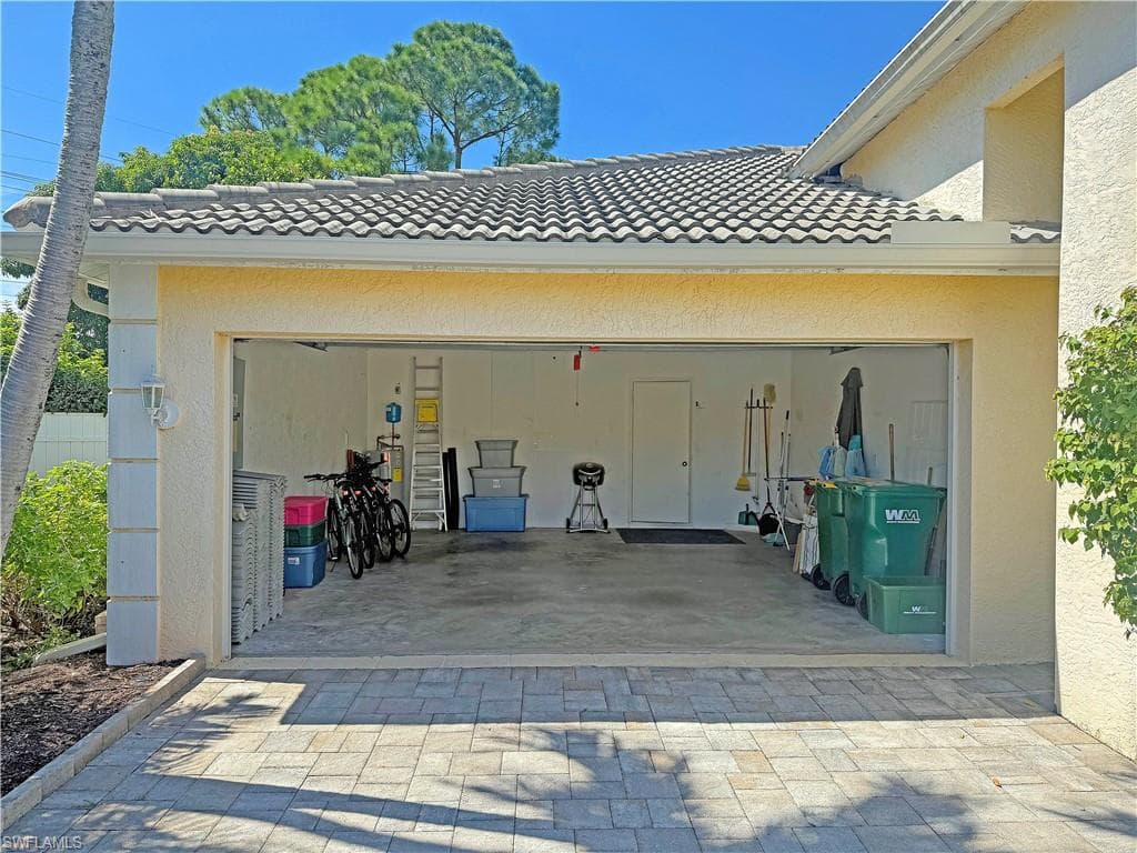 1279 Naples Lake Dr, Naples, FL 34104-35