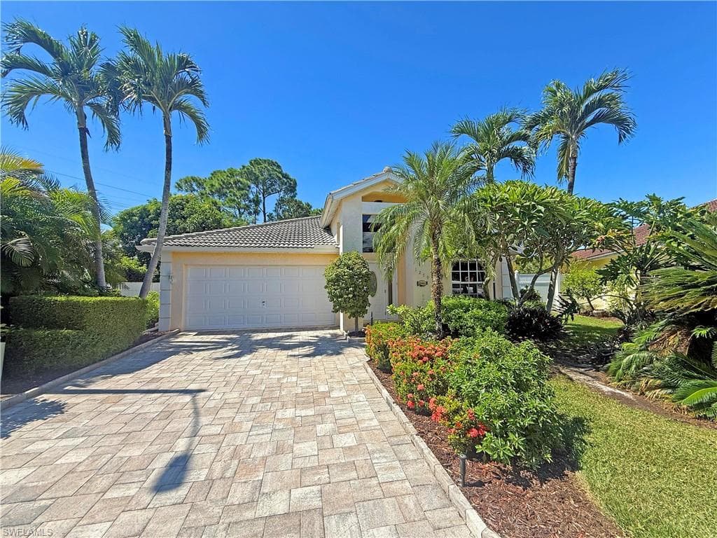 1279 Naples Lake Dr, Naples, FL 34104-36
