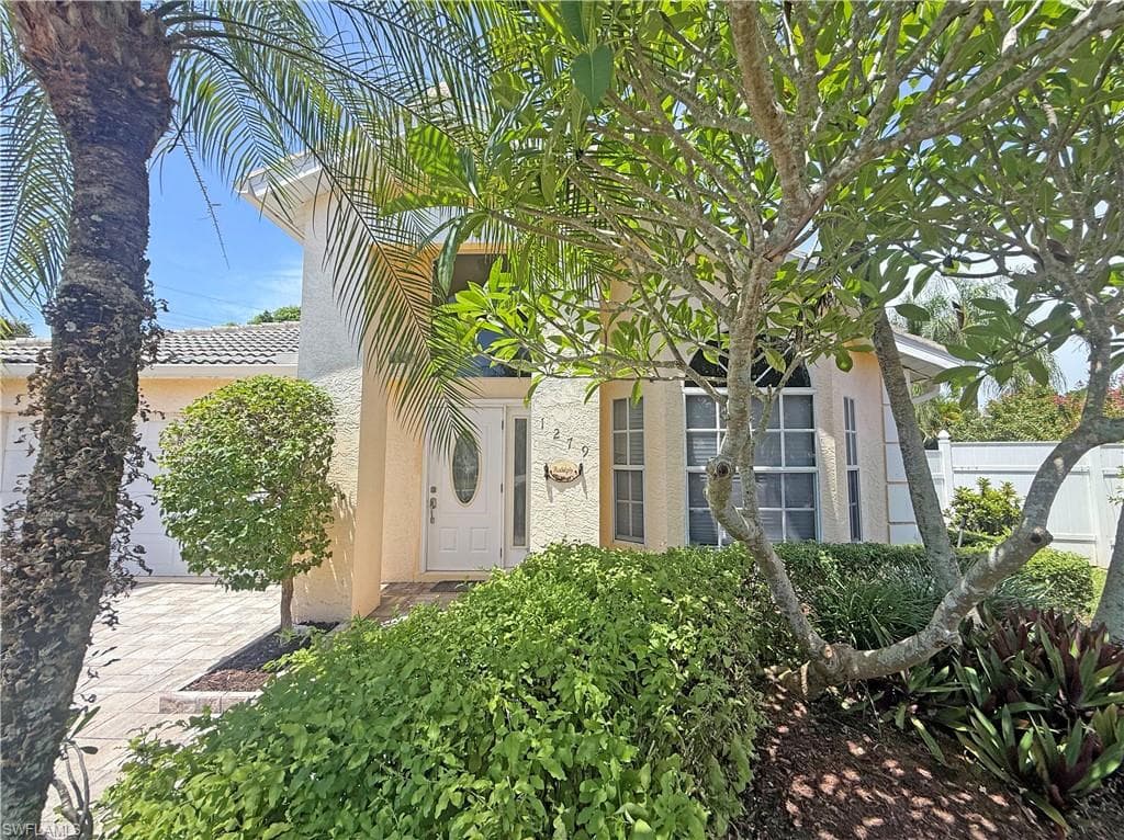 1279 Naples Lake Dr, Naples, FL 34104-37