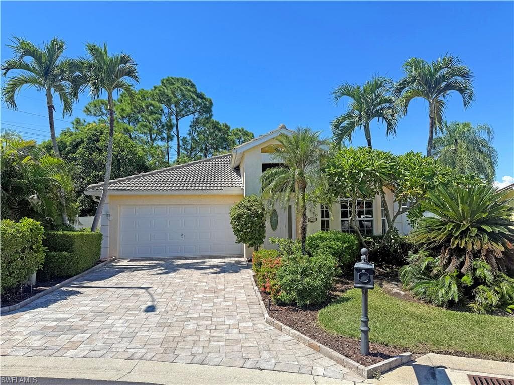1279 Naples Lake Dr, Naples, FL 34104-2