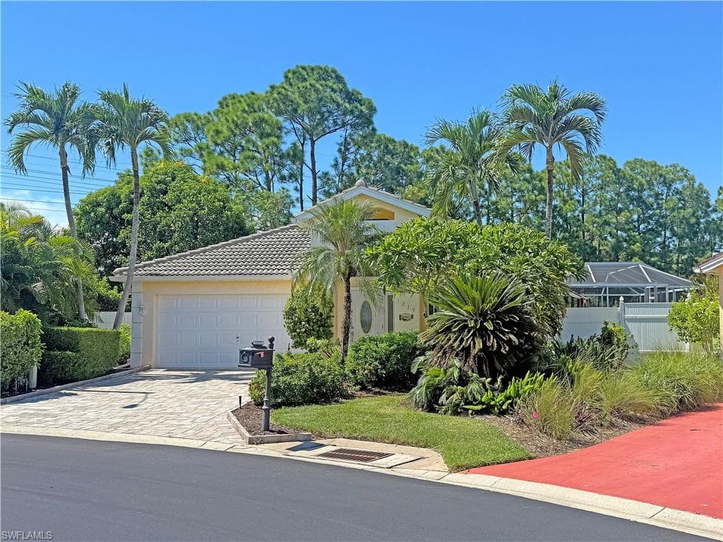 1279 Naples Lake Dr, Naples, FL 34104-44