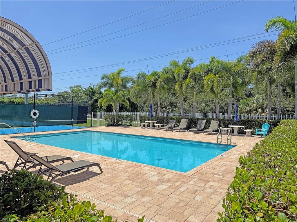 1279 Naples Lake Dr, Naples, FL 34104-47