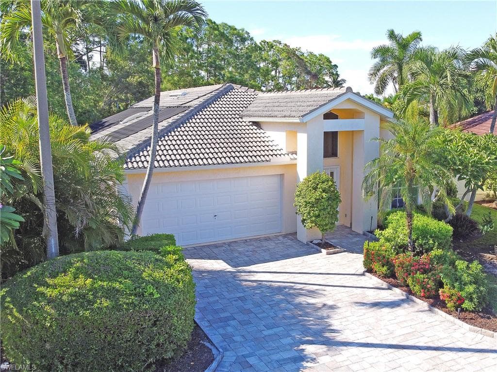 1279 Naples Lake Dr, Naples, FL 34104-4