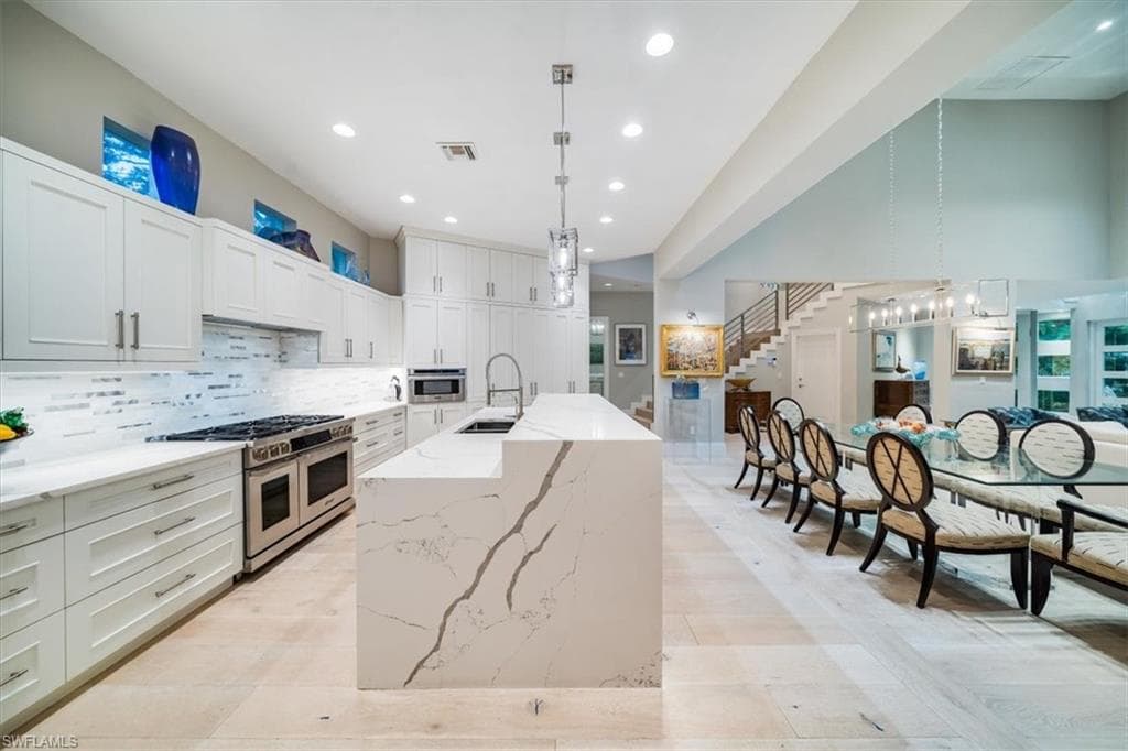 367 5th Ave N, Naples, FL 34102-14