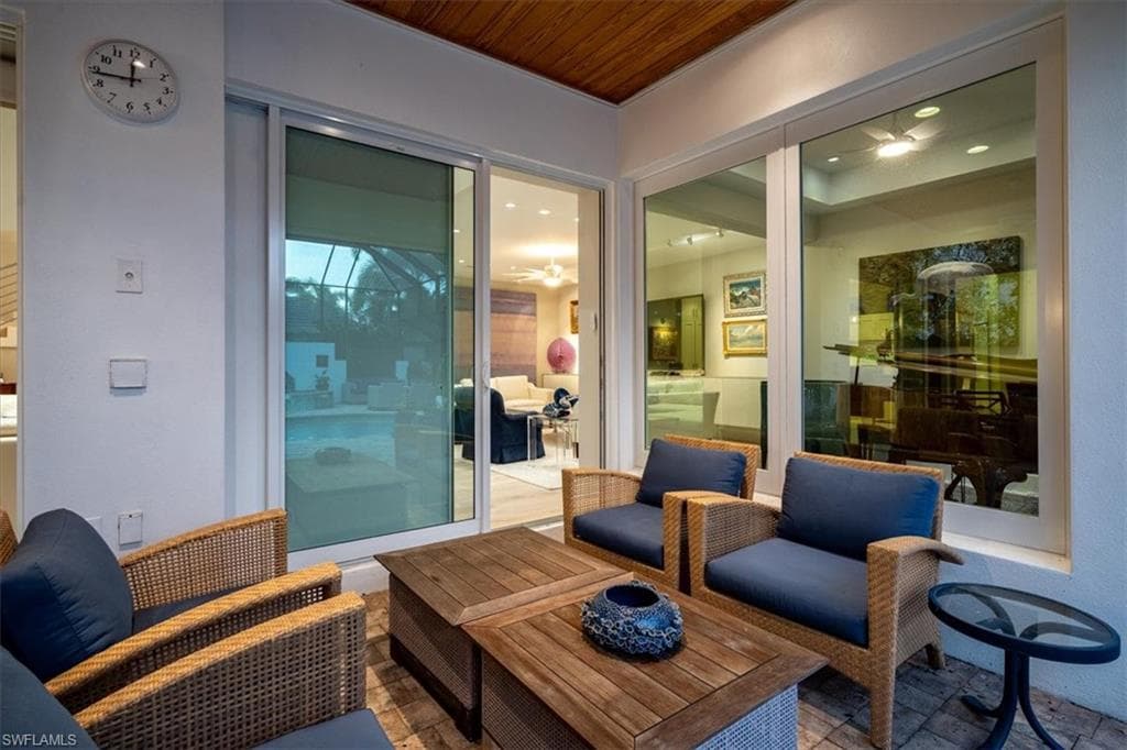 367 5th Ave N, Naples, FL 34102-26