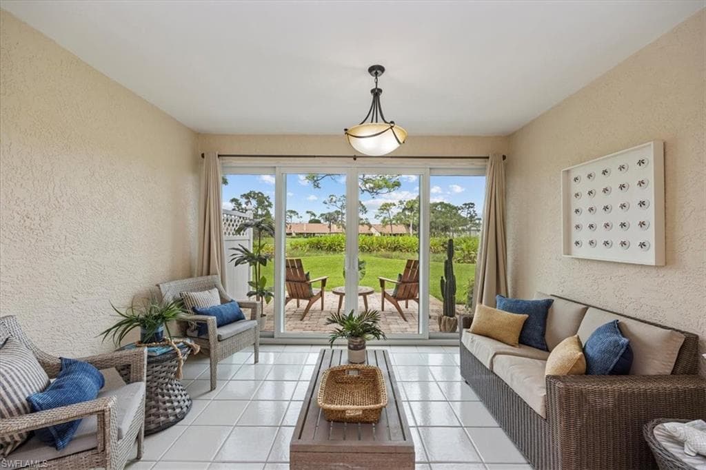 245 Deerwood Cir 12-8, Naples, FL 34113-4