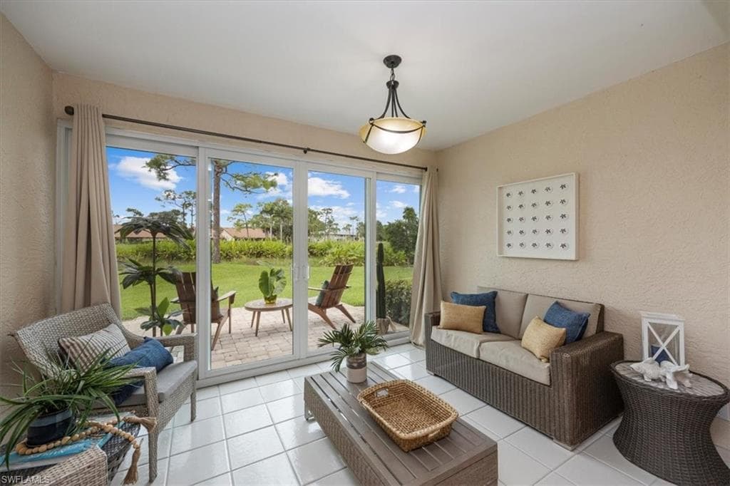 245 Deerwood Cir 12-8, Naples, FL 34113-4