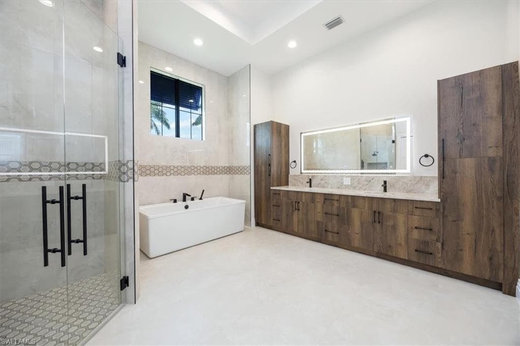 14211 Charthouse Cir, Naples, FL 34114-23