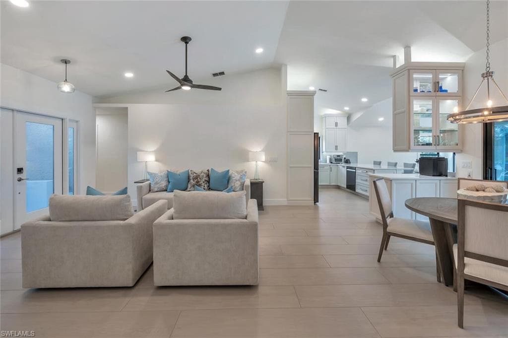 10862 Longshore Way W, Naples, FL 34119-10