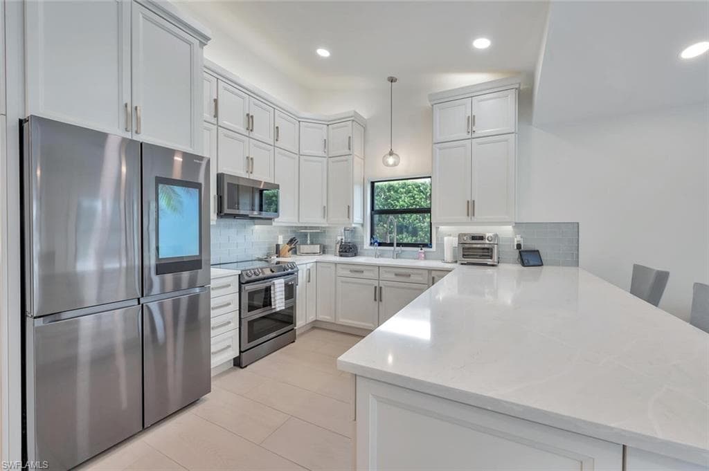 10862 Longshore Way W, Naples, FL 34119-16