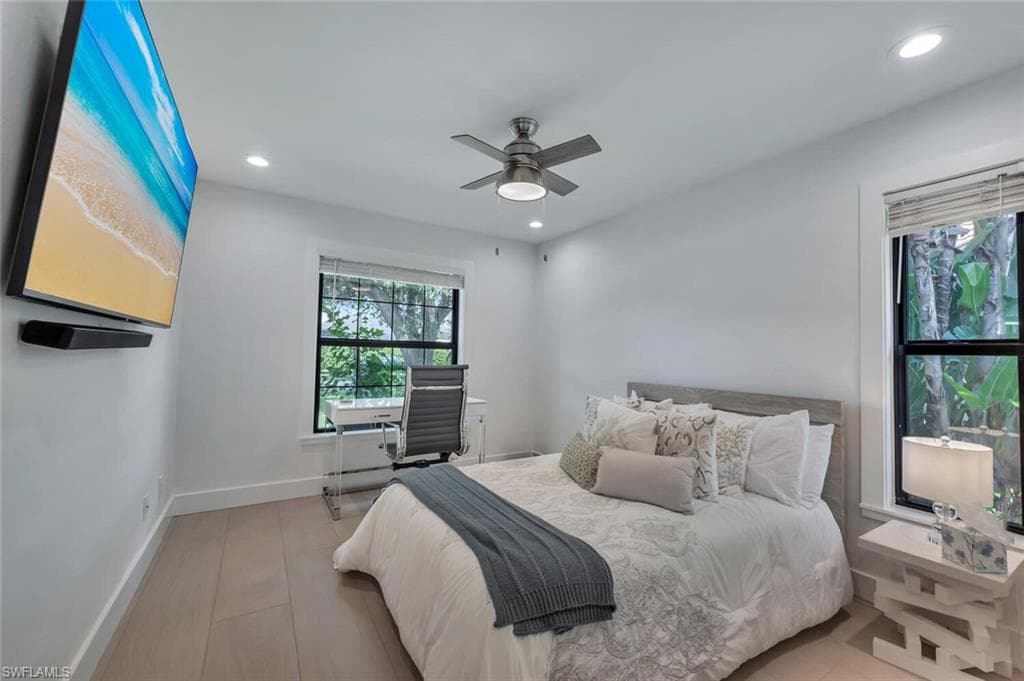 10862 Longshore Way W, Naples, FL 34119-31