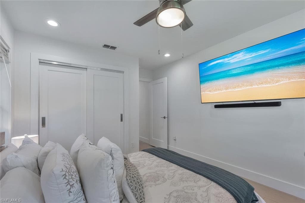 10862 Longshore Way W, Naples, FL 34119-32