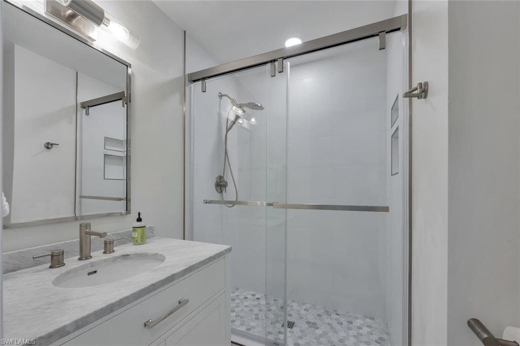 10862 Longshore Way W, Naples, FL 34119-33