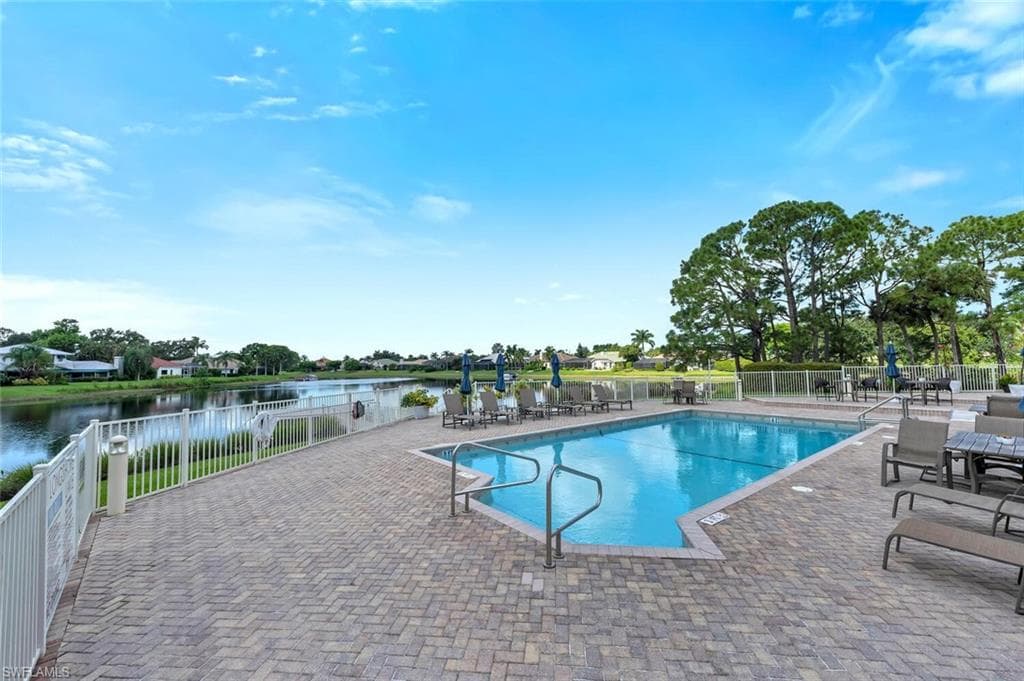 10862 Longshore Way W, Naples, FL 34119-45