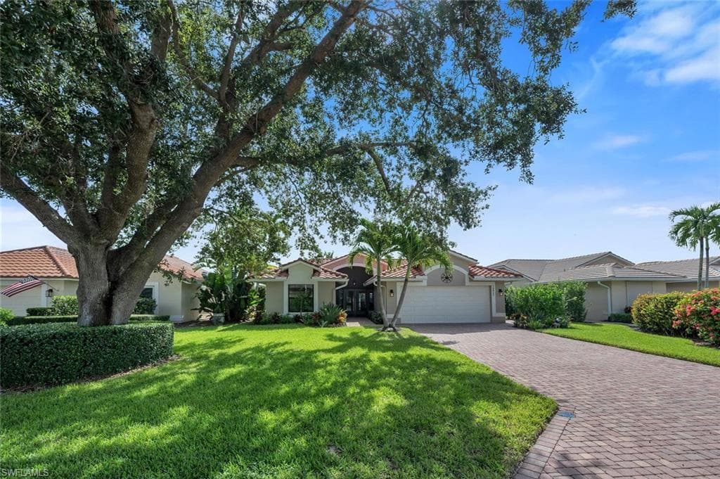 10862 Longshore Way W, Naples, FL 34119-3
