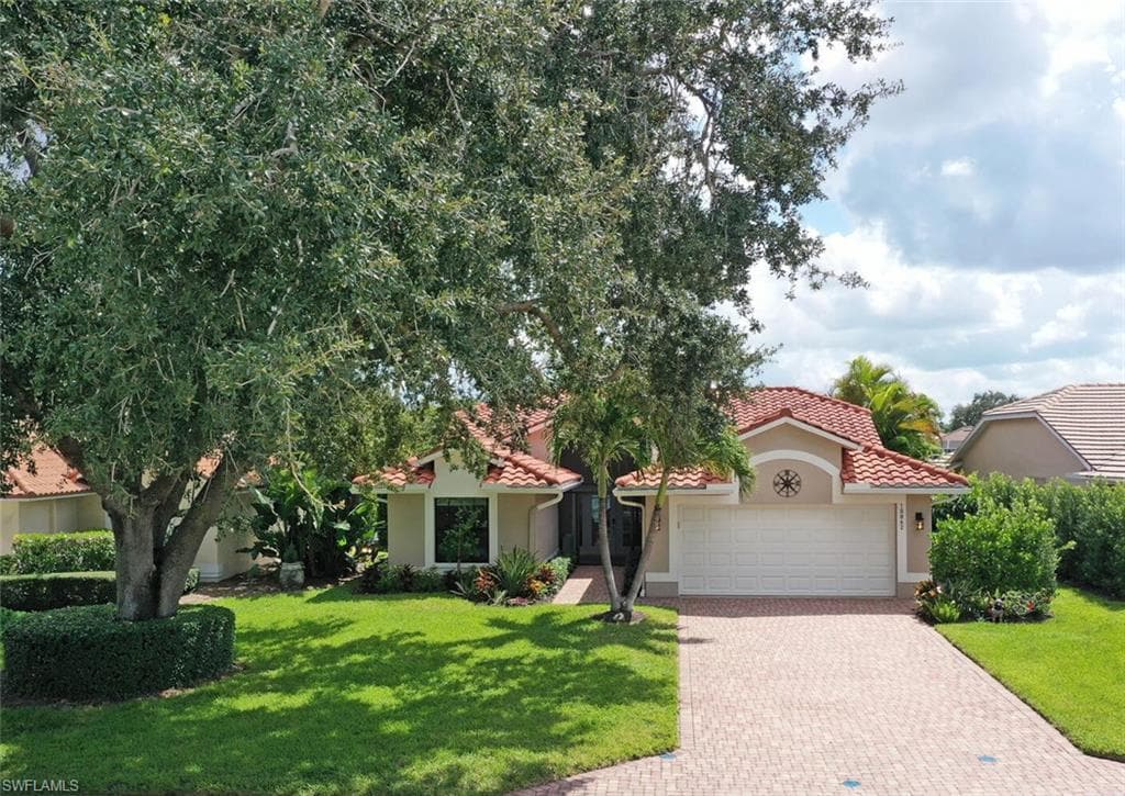 10862 Longshore Way W, Naples, FL 34119-4