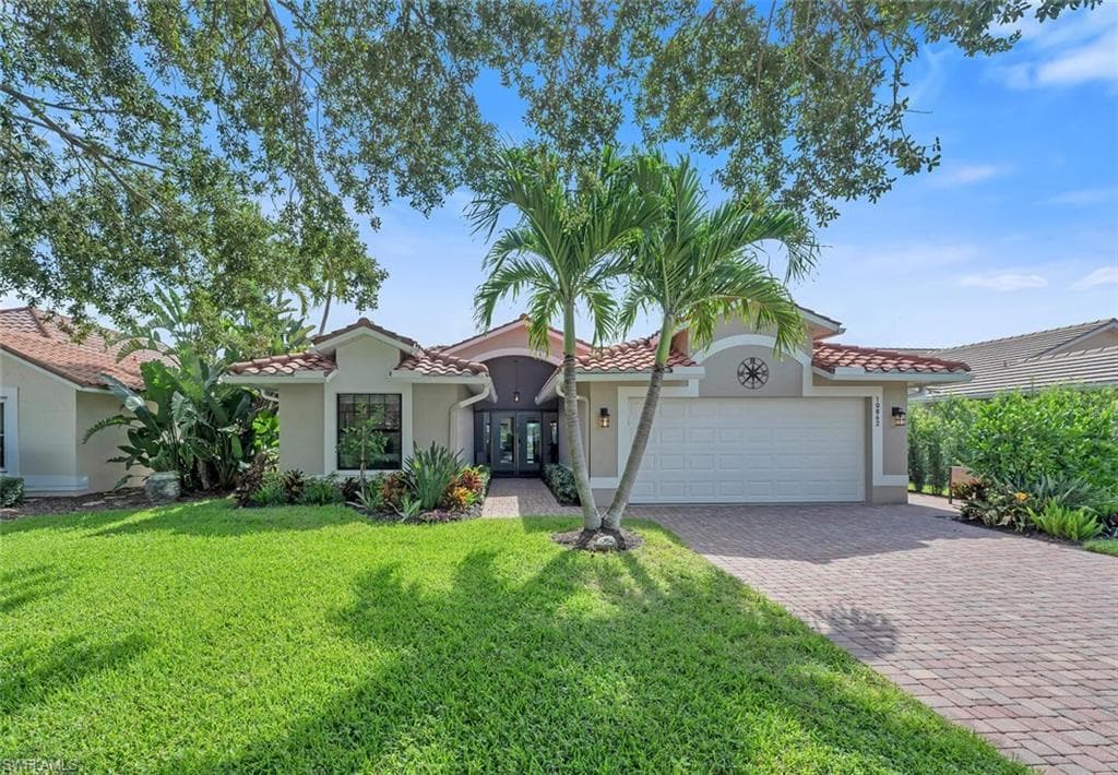 10862 Longshore Way W, Naples, FL 34119-5