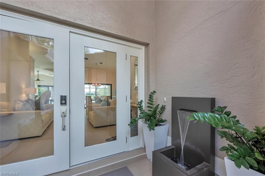10862 Longshore Way W, Naples, FL 34119-7