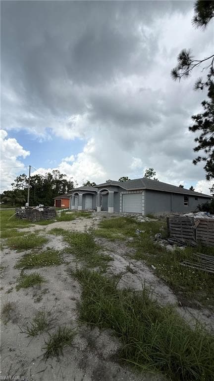 1077 Jaguar Blvd, Lehigh Acres, FL 33974-3