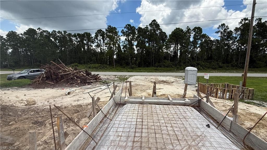 1077 Jaguar Blvd, Lehigh Acres, FL 33974-5