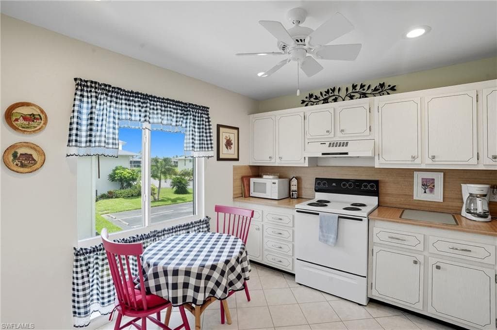 196 Peppermint Ln 938, Naples, FL 34112-13