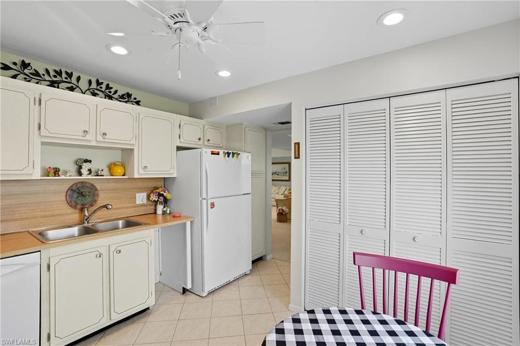 196 Peppermint Ln 938, Naples, FL 34112-15