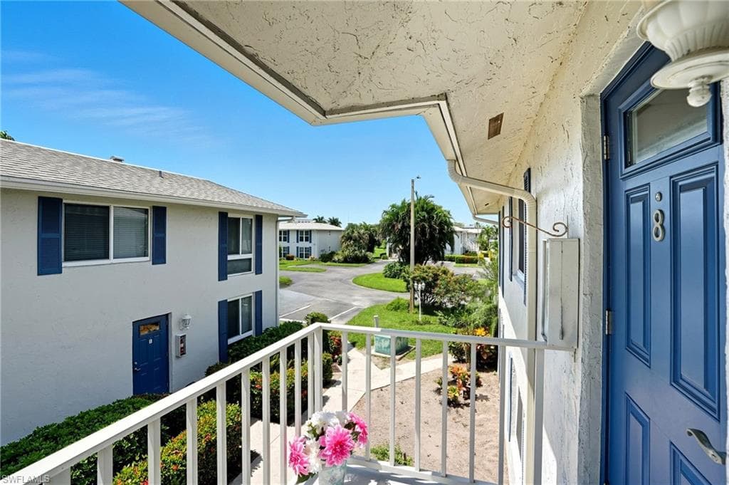 196 Peppermint Ln 938, Naples, FL 34112-32