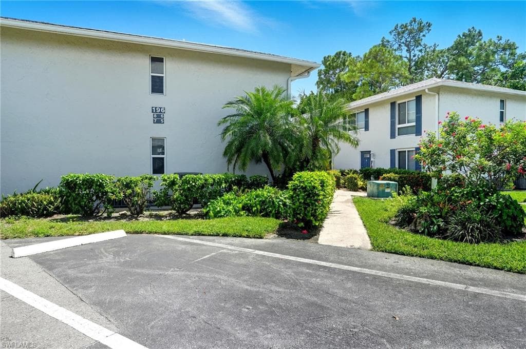 196 Peppermint Ln 938, Naples, FL 34112-33