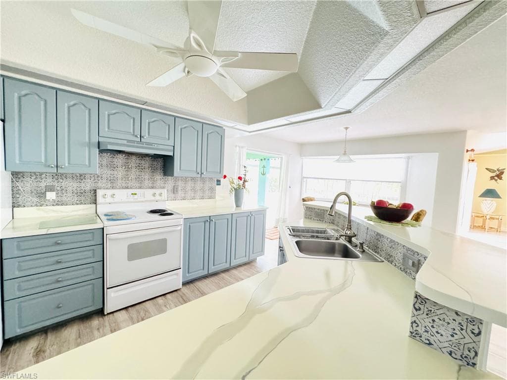 230 Kamal Pkwy, Cape Coral, FL 33904-10