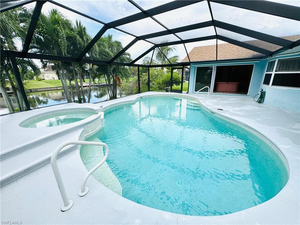 230 Kamal Pkwy, Cape Coral, FL 33904-4