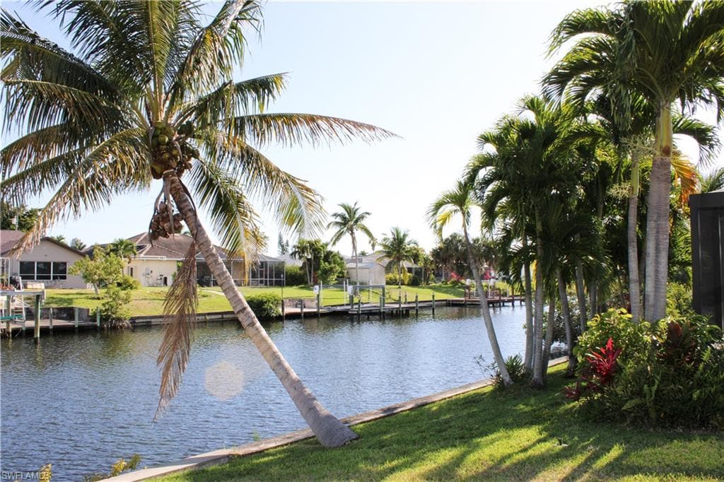 230 Kamal Pkwy, Cape Coral, FL 33904-5