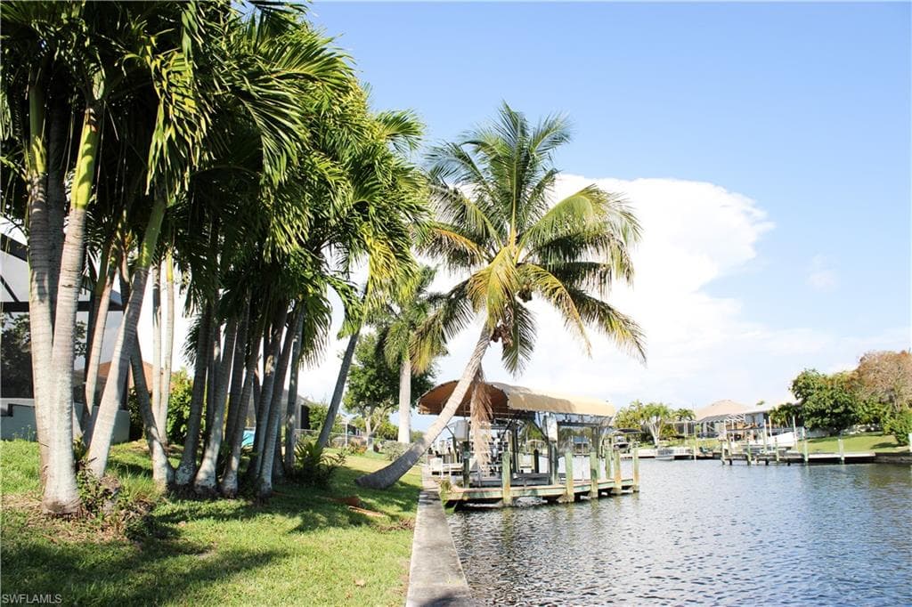 230 Kamal Pkwy, Cape Coral, FL 33904-6