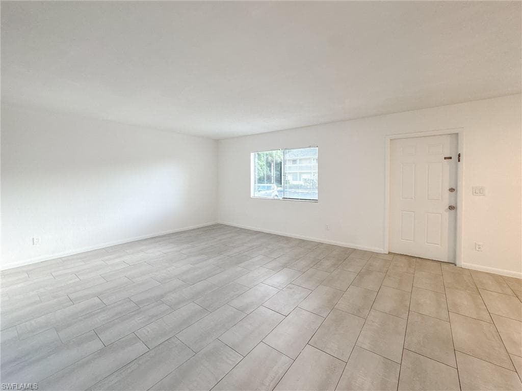 4631 Bayshore Dr L2, Naples, FL 34112-6