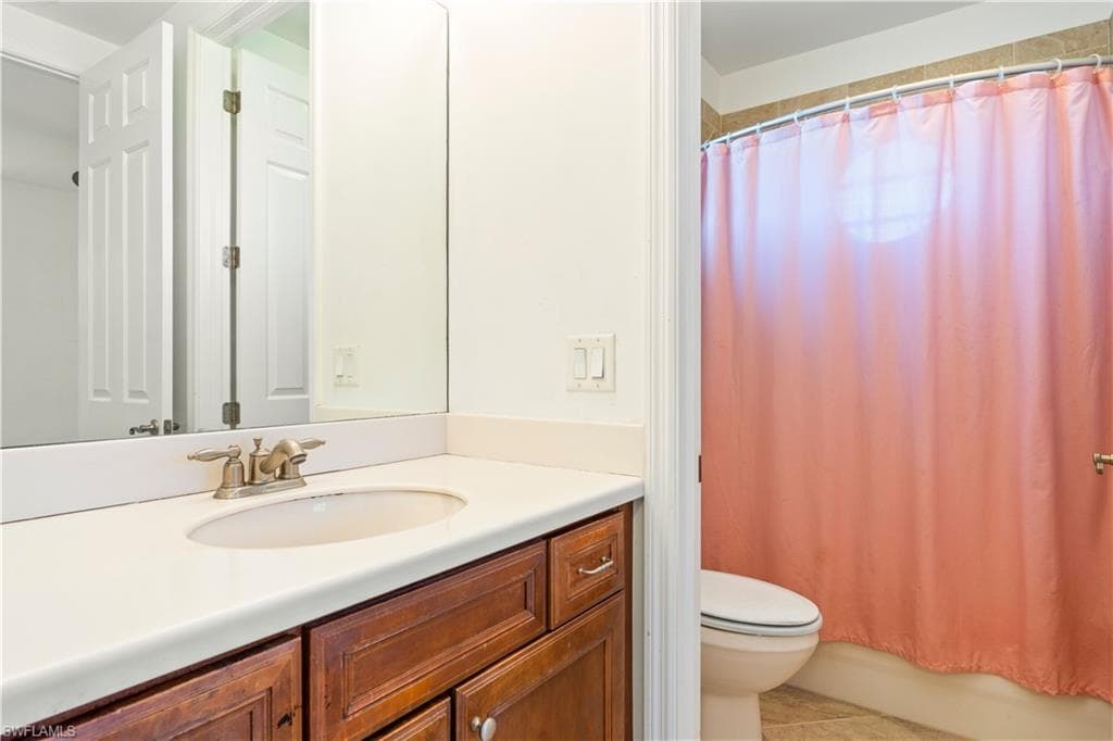 1252 Manado Dr, Naples, FL 34113-16