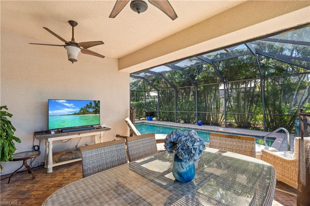 1252 Manado Dr, Naples, FL 34113-19