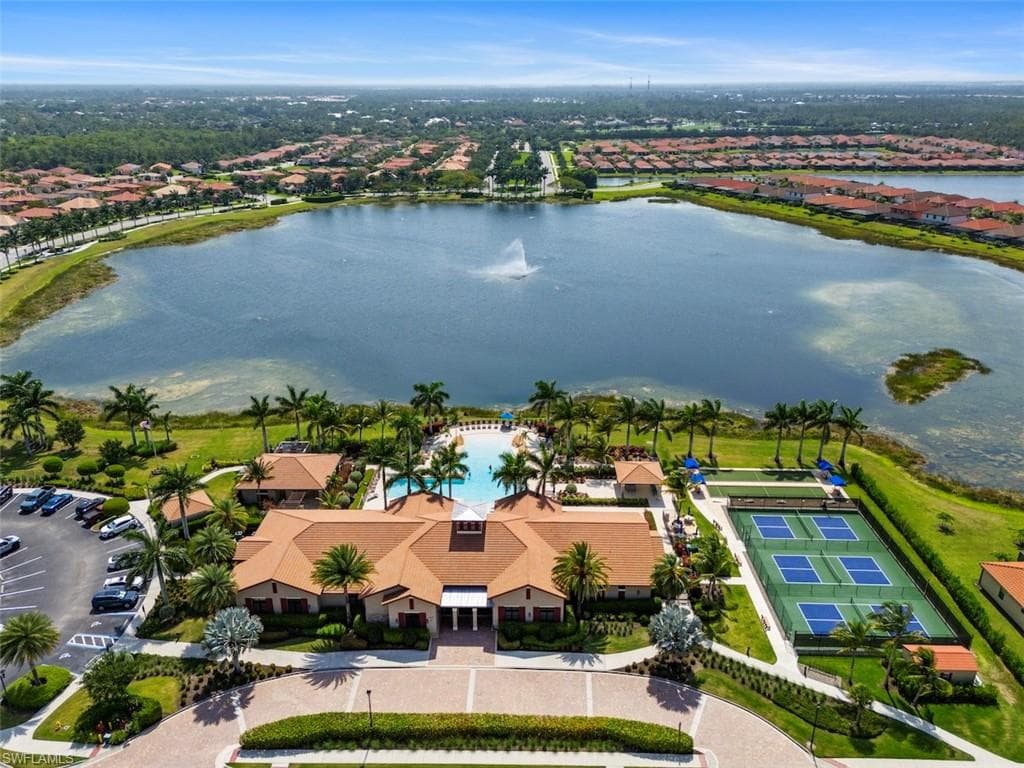 1252 Manado Dr, Naples, FL 34113-25