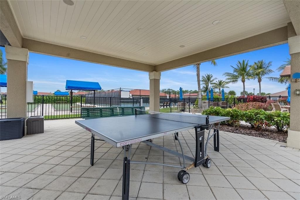 1252 Manado Dr, Naples, FL 34113-29