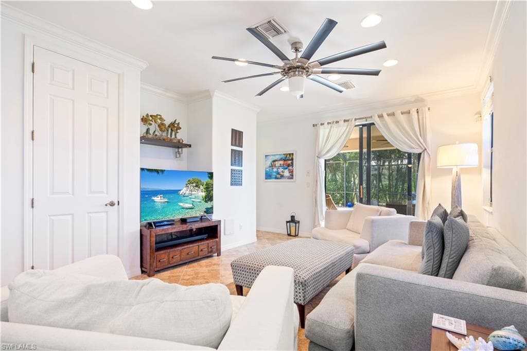 1252 Manado Dr, Naples, FL 34113-4