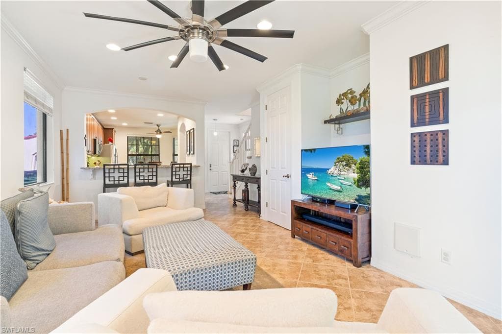 1252 Manado Dr, Naples, FL 34113-5