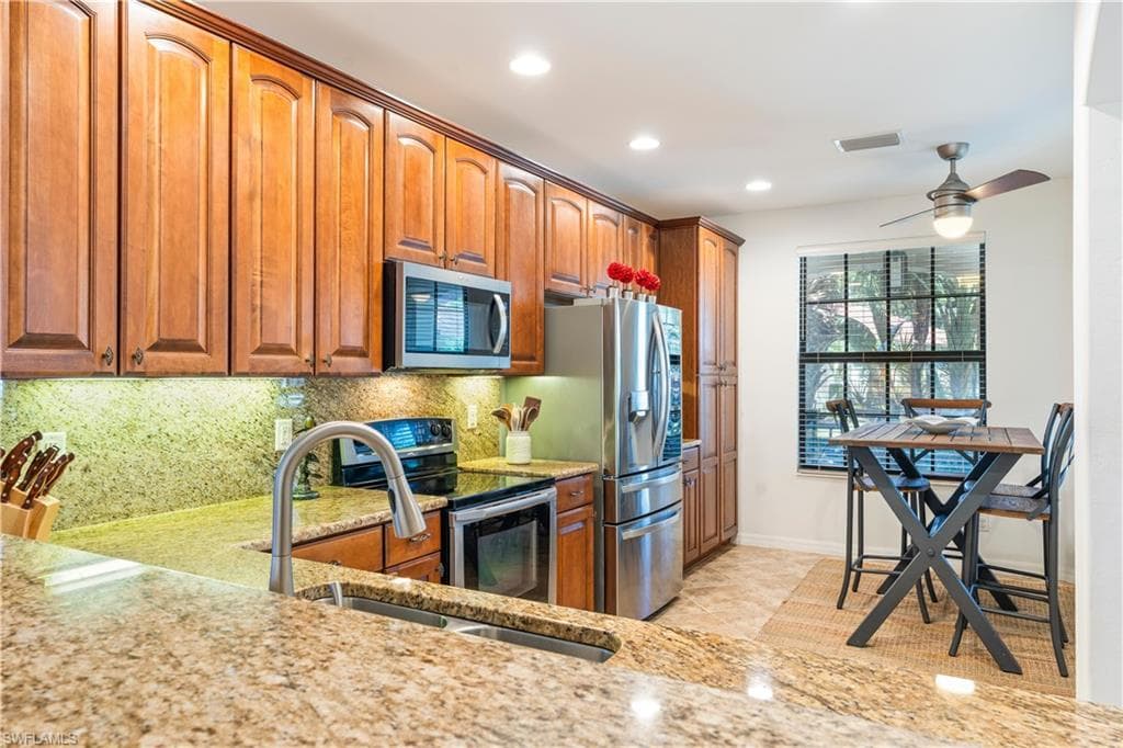 1252 Manado Dr, Naples, FL 34113-6