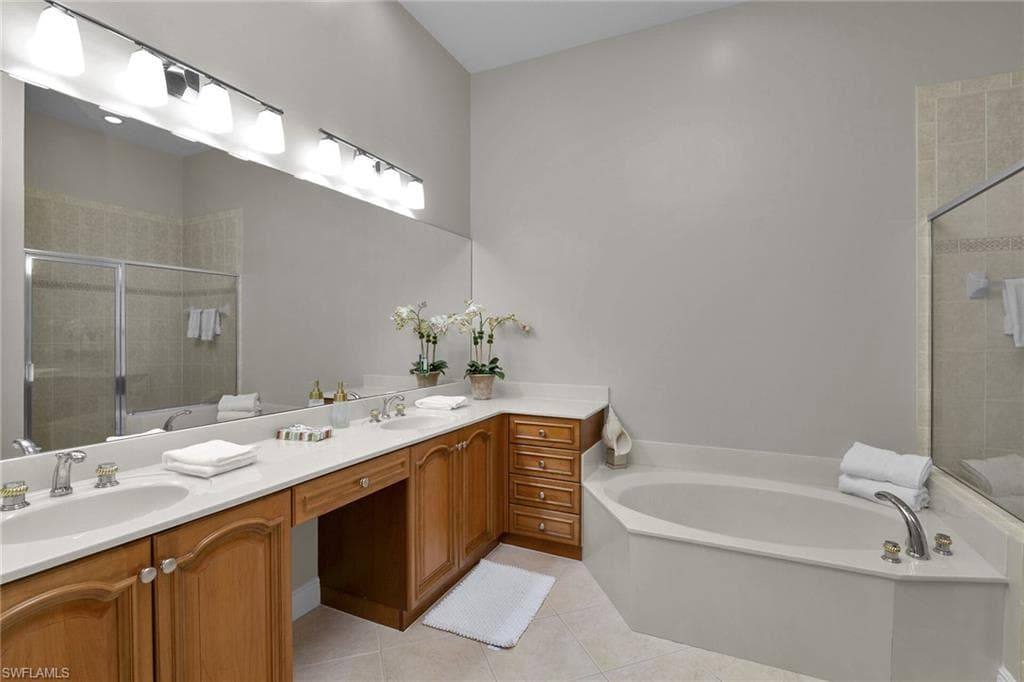 9255 Museo Cir W 202, Naples, FL 34114-17
