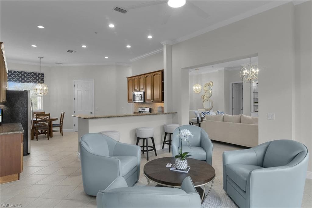9255 Museo Cir W 202, Naples, FL 34114-23