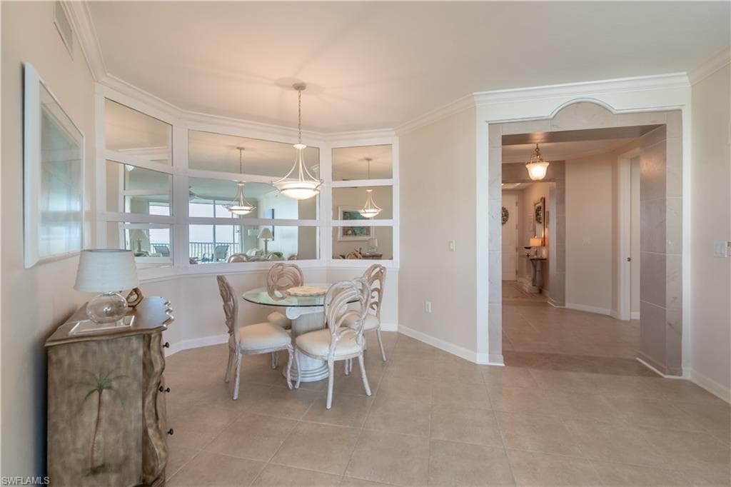325 Dunes Blvd 1106, Naples, FL 34110-8
