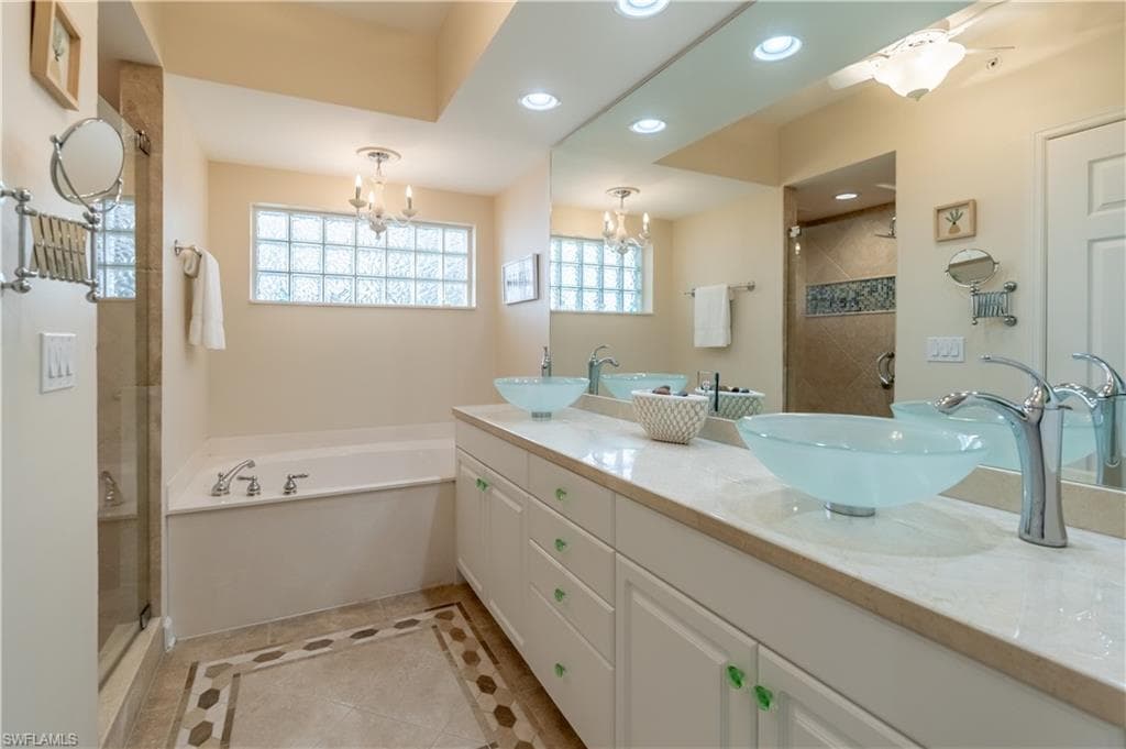 325 Dunes Blvd 1106, Naples, FL 34110-17