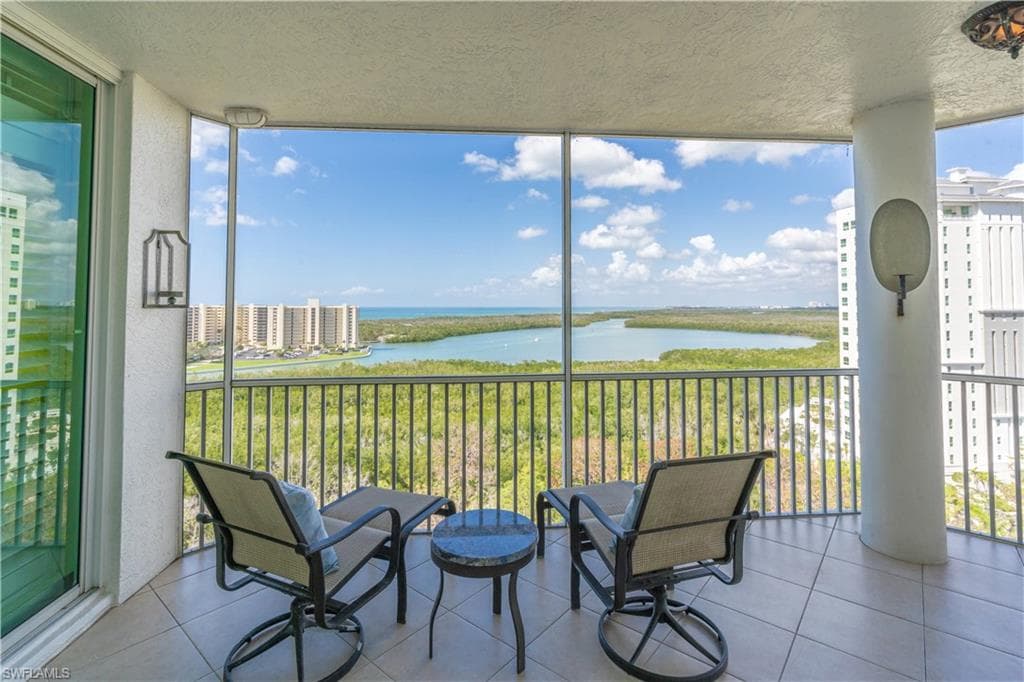 325 Dunes Blvd 1106, Naples, FL 34110-1