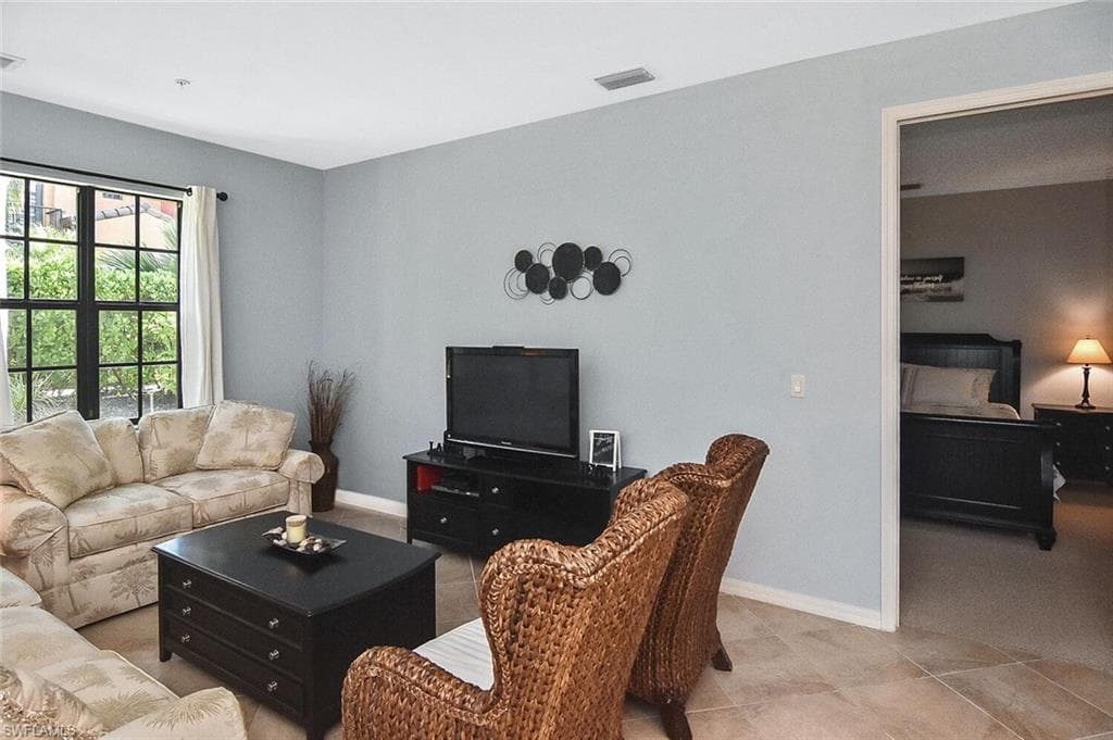 8949 Malibu St 303, Naples, FL 34113-4