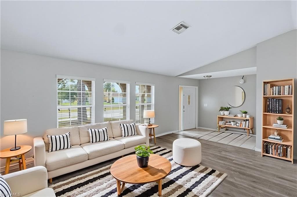 219 Trafalgar Pkwy, Cape Coral, FL 33991-5