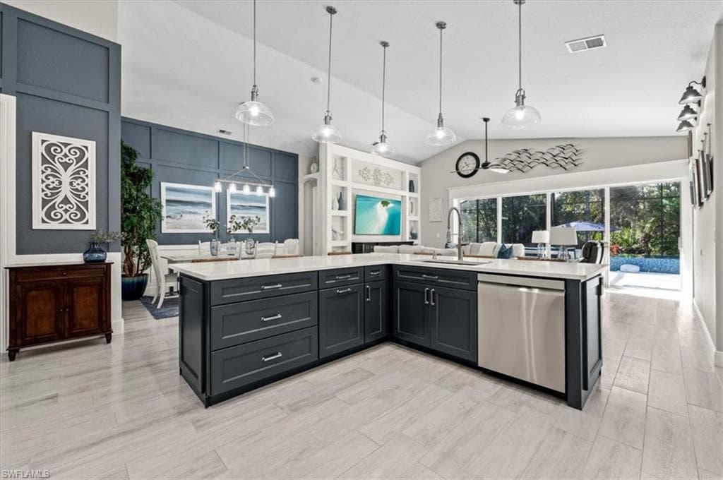 7912 Leicester Dr, Naples, FL 34104-17